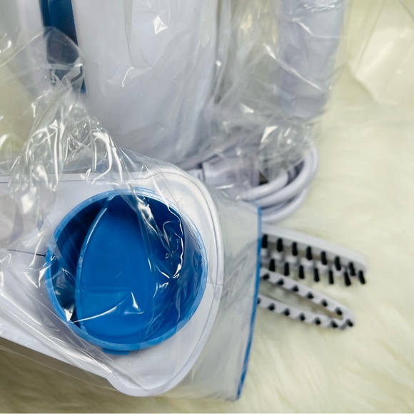 NWT Handheld Portable Garment Steamer  for Home and Travel, 240ml Capacity - Picture 11 of 12